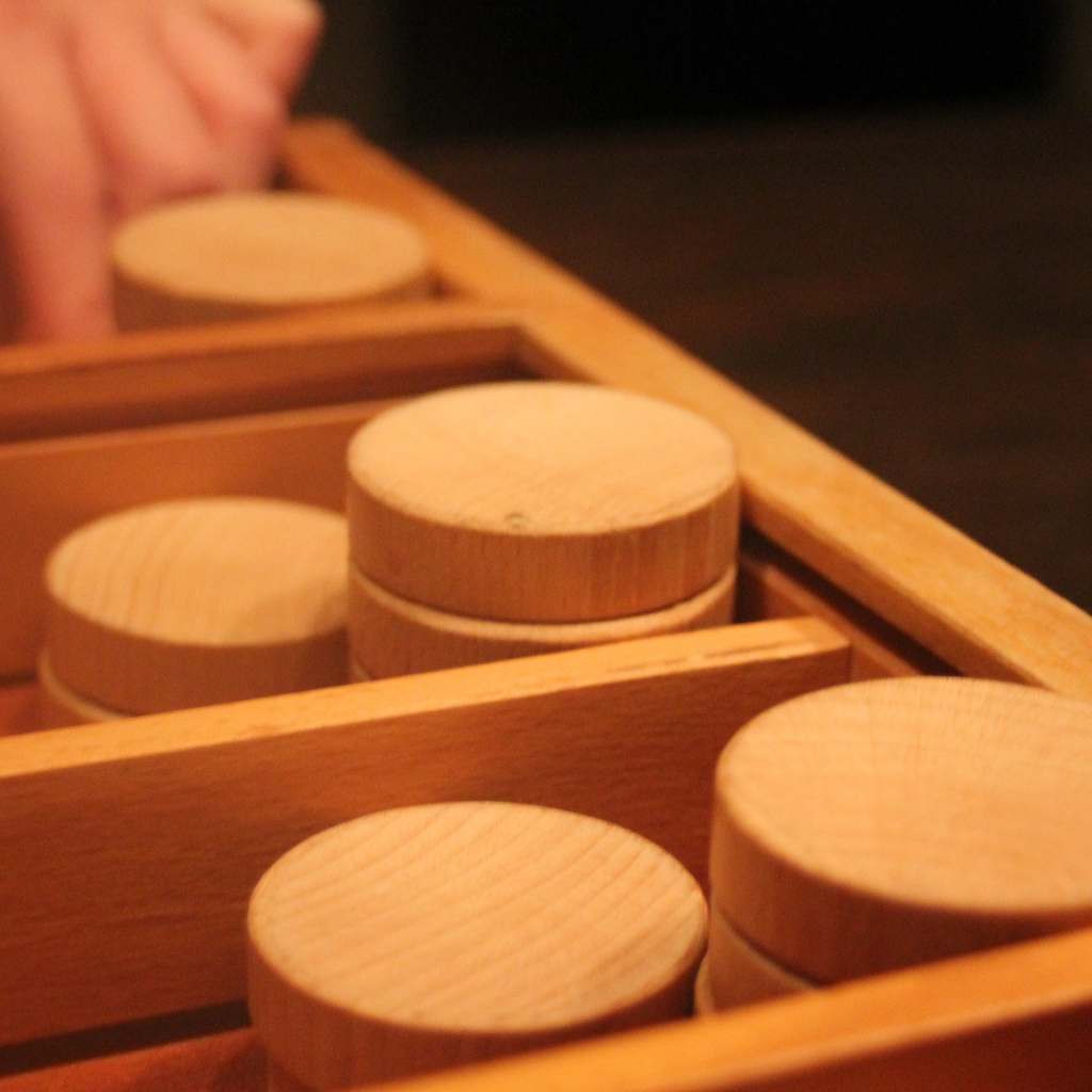 The Dos and Don'ts of Shuffleboard Etiquette